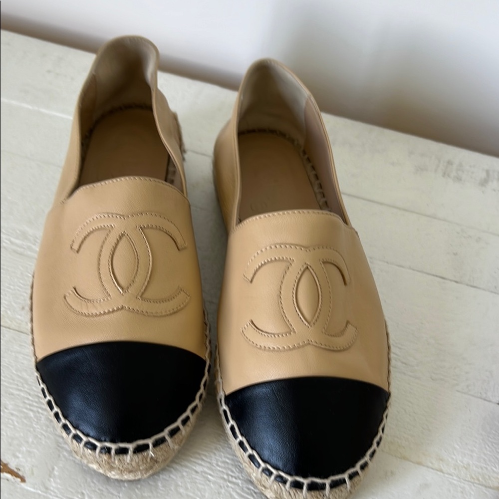 CHANEL Cream and Black Espadrille Flats with Iconic Logo